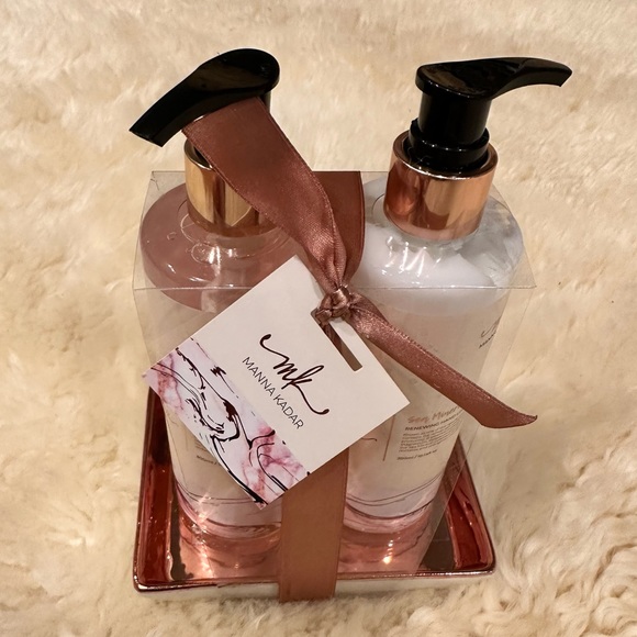 Sea Minerals Renewing Hand Lotion & Hand Soap Set with ceramic holder dish - Picture 12 of 12